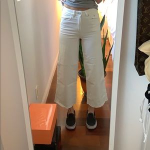 The perfect white flare jeans!